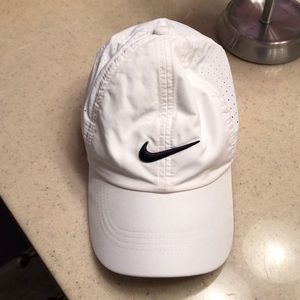 Nike drifit. golf hat
